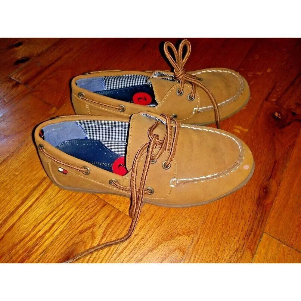 Boys Tommy Hilfiger Douglas Boat Shoes Size 2 Brown/tan/camel Used